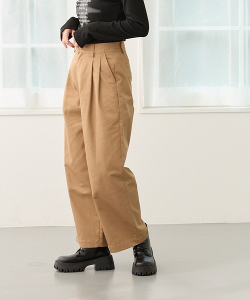 【セール】2タック入りゆったりストレートチノパンツ（チノパンツ）｜DIAVEL（ディアベル）