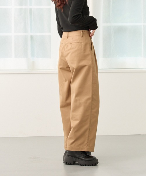 【セール】2タック入りゆったりストレートチノパンツ（チノパンツ）｜DIAVEL（ディアベル）