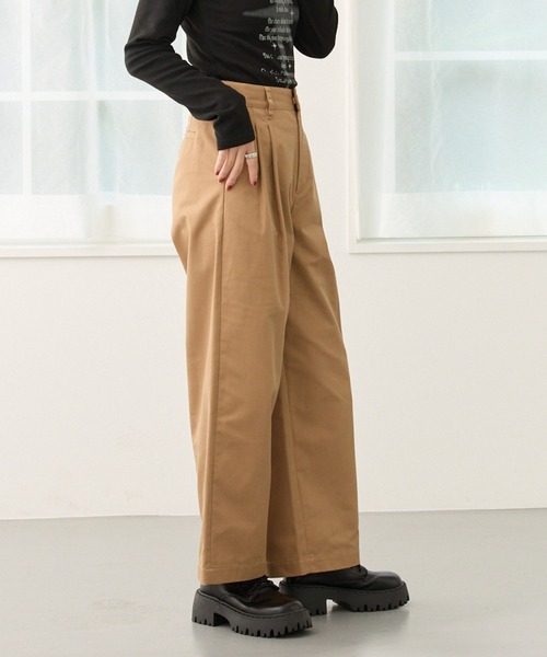 【セール】2タック入りゆったりストレートチノパンツ（チノパンツ）｜DIAVEL（ディアベル）