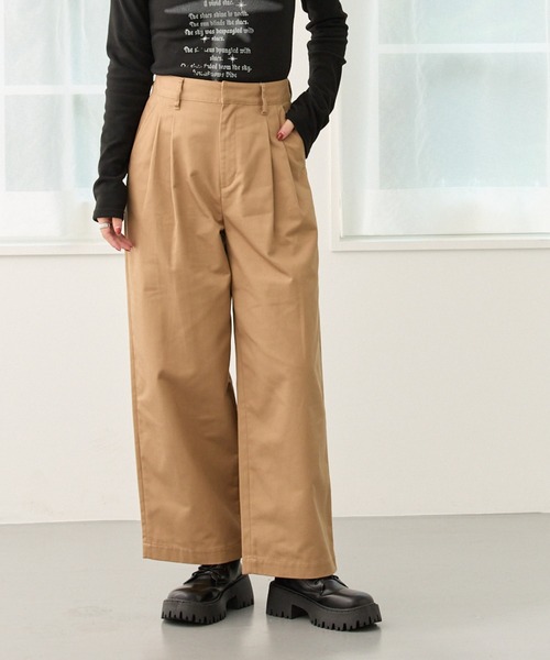 【セール】2タック入りゆったりストレートチノパンツ（チノパンツ）｜DIAVEL（ディアベル）