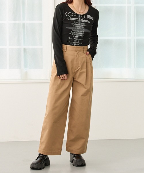 【セール】2タック入りゆったりストレートチノパンツ（チノパンツ）｜DIAVEL（ディアベル）