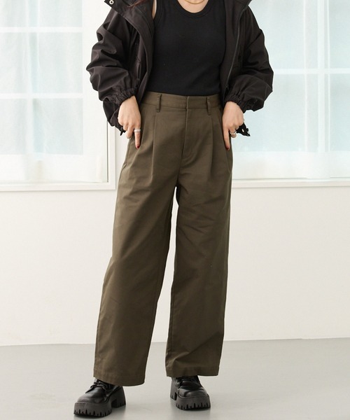 【セール】2タック入りゆったりストレートチノパンツ（チノパンツ）｜DIAVEL（ディアベル）