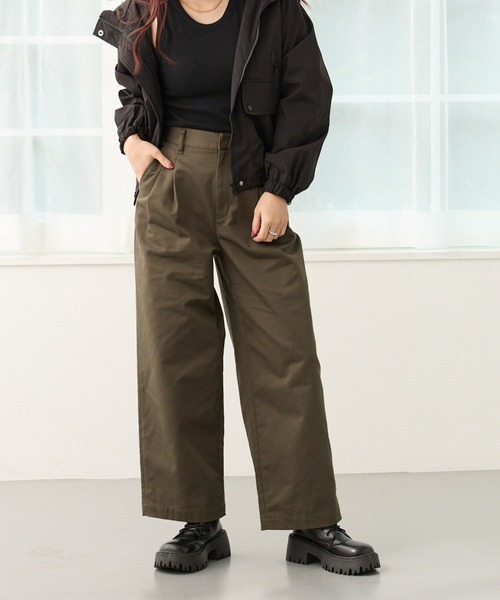 【セール】2タック入りゆったりストレートチノパンツ（チノパンツ）｜DIAVEL（ディアベル）