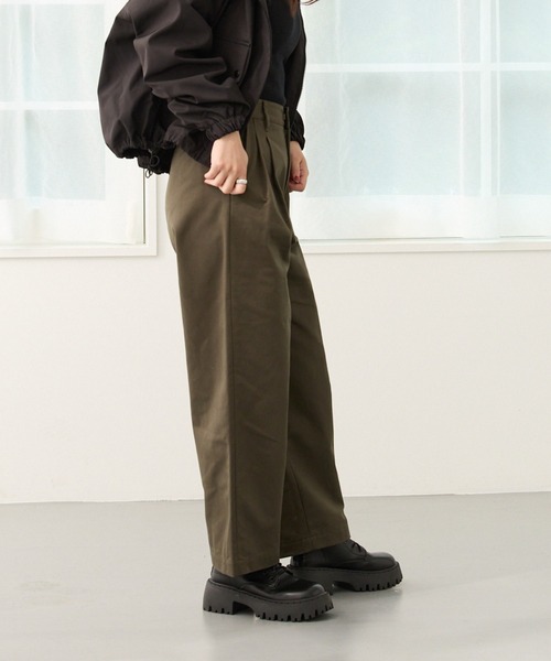 【セール】2タック入りゆったりストレートチノパンツ（チノパンツ）｜DIAVEL（ディアベル）