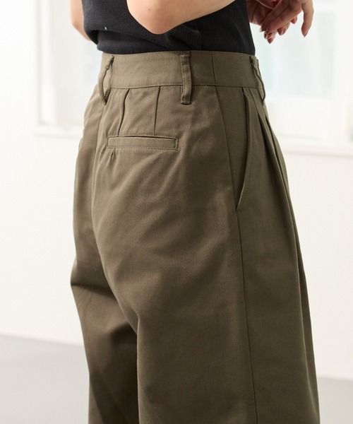 【セール】2タック入りゆったりストレートチノパンツ（チノパンツ）｜DIAVEL（ディアベル）