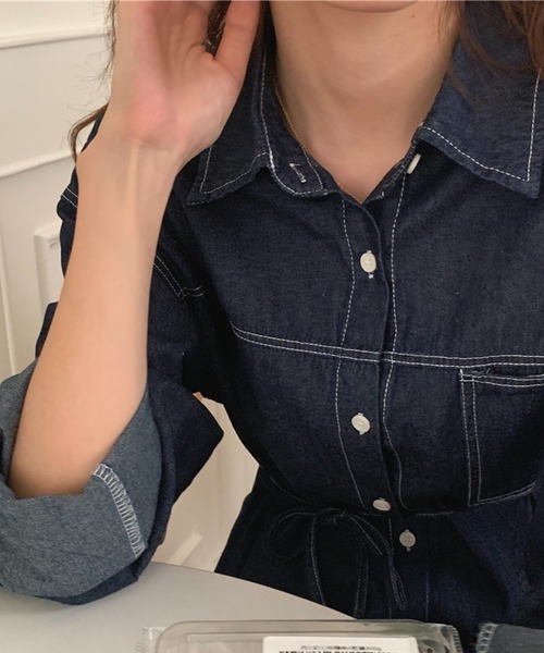 INASTUDIOS(イーナストゥディオス)の「ウエストリボン付き デニムロングシャツワンピース(シャツ/ブラウス・レディース・ブルー/インディゴブルー・FREE)」の3枚目の写真