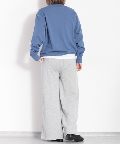 Champion(チャンピオン)の「【Champion】クルーネックスウェット(スウェット・レディース・オフホワイト/ブルー・M)」の10枚目の写真