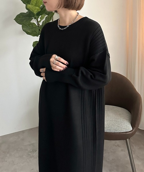 apres jour mignon(アプレジュールミニョン)の「リブニットワンピース【ZOZOTOWN限定アイテム】(ワンピース・レディース・チャコールグレー/ブラック/グレイッシュベージュ・SMALL/X-LARGE/MEDIUM)」の2枚目の写真