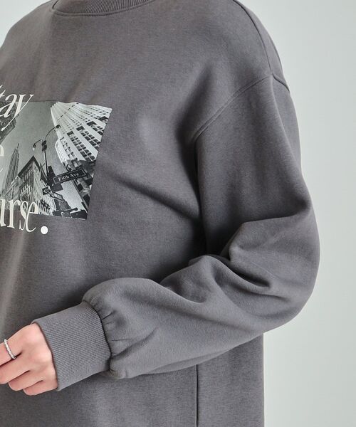 SHOO・LA・RUE（シューラルー）の「◆【洗える/S-LL】ふわふわあったか裏起毛 グラフィックスウェット【SHOO WARM】（スウェット・レディース・ホワイト系3/グレー系/ピンク系1/チャコール・04/03/02/01）」の6枚目の写真