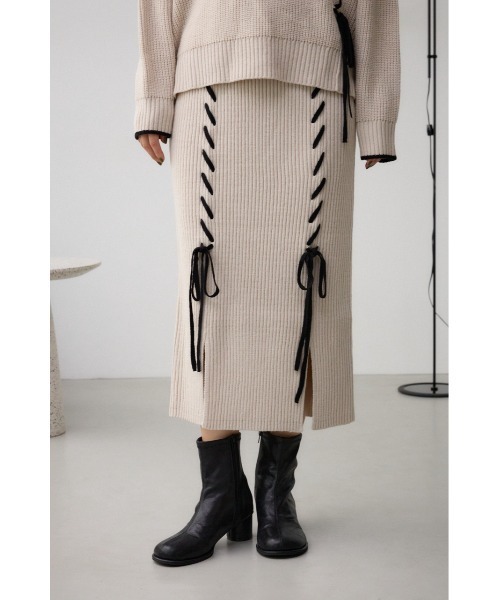 AZUL by moussy(アズールバイマウジー)の「ステッチデザインリブスカート(スカート・レディース・アイボリー/ブラック/グレー・FREE)」の2枚目の写真