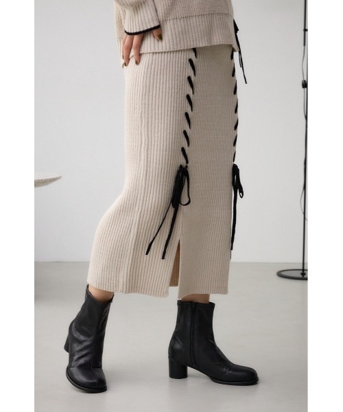 AZUL by moussy(アズールバイマウジー)の「ステッチデザインリブスカート(スカート・レディース・アイボリー/ブラック/グレー・FREE)」の4枚目の写真