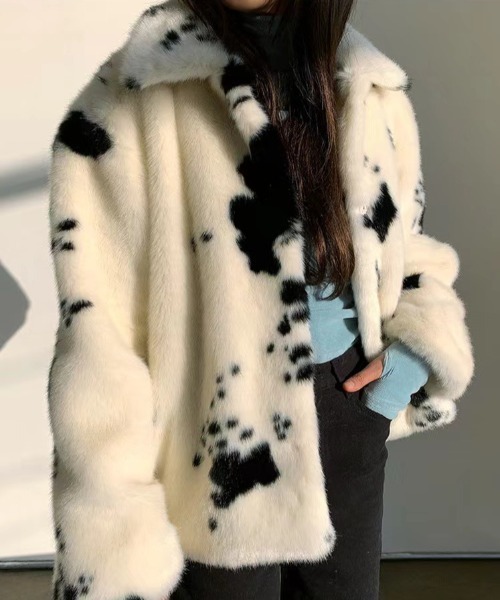 Vipoa(ヴィポア)の「モウ柄ファーコート(その他アウター・レディース・ホワイト・FREE)」の4枚目の写真