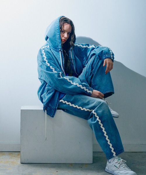 RNA(アールエヌエー)の「J2143 ウェービーテープフードジャケット(ブルゾン・レディース・インディゴブルー・MEDIUM)」の14枚目の写真