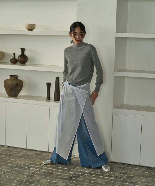 marjour（マージュール）の「STRIPE SHEER WRAP SKIRT（スカート・レディース・アイボリー/ブラック・MEDIUM）」の4枚目の写真