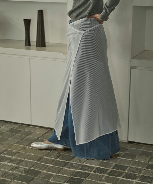 marjour（マージュール）の「STRIPE SHEER WRAP SKIRT（スカート・レディース・アイボリー/ブラック・MEDIUM）」の11枚目の写真