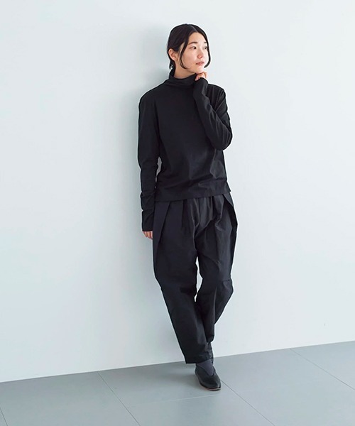 HAU(ハウ)の「タートルネック buton(Tシャツ/カットソー・レディース・ブラック/ホワイト・MEDIUM)」の1枚目の写真