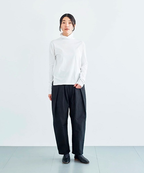 HAU(ハウ)の「タートルネック buton(Tシャツ/カットソー・レディース・ブラック/ホワイト・MEDIUM)」の3枚目の写真
