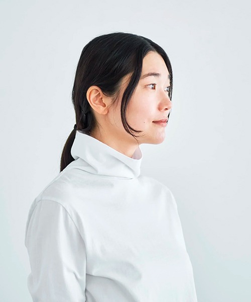HAU(ハウ)の「タートルネック buton(Tシャツ/カットソー・レディース・ブラック/ホワイト・MEDIUM)」の7枚目の写真