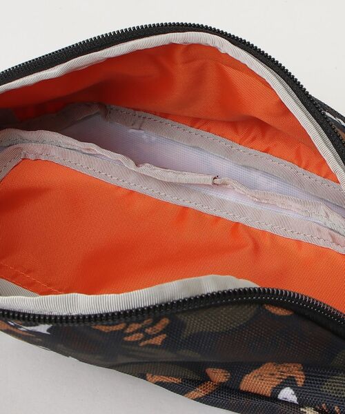 CHUMS(チャムス)の「【CHUMS】 Recycle Small Waist Pouch リサイクルスモール ウエストポーチ(ボディバッグ/ウエストポーチ・メンズ・ブラック/ネイビー/その他1/その他2/その他3/グレイッシュベージュ・FREE)」の22枚目の写真