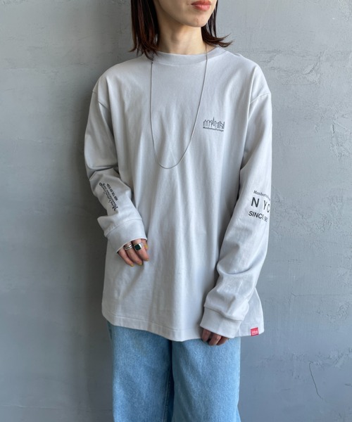 Manhattan Portage（マンハッタンポーテージ）の「[MANHATTAN PORTAGE/マンハッタンポーテージ] ワンポイントスカイラインロゴ 袖プリントロンT（Tシャツ/カットソー・レディース・ホワイト/ライトグレー/ブラック・S/M/L/XL）」の4枚目の写真