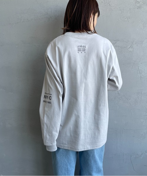 Manhattan Portage（マンハッタンポーテージ）の「[MANHATTAN PORTAGE/マンハッタンポーテージ] ワンポイントスカイラインロゴ 袖プリントロンT（Tシャツ/カットソー・レディース・ホワイト/ライトグレー/ブラック・S/M/L/XL）」の6枚目の写真