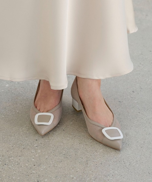 ポインテッドバックルデザインパンプス
