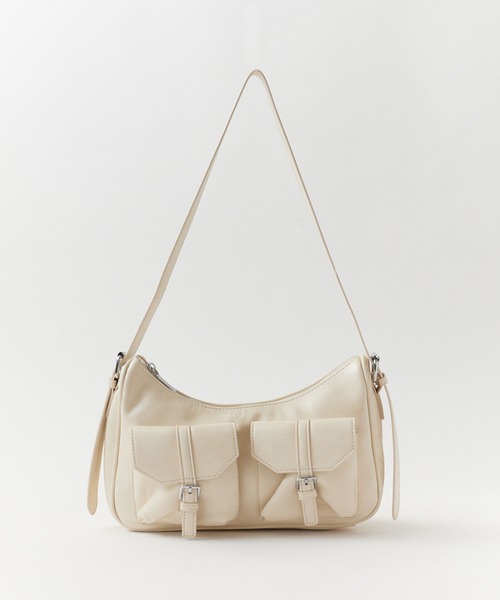 Chick(チック)の「アウトポケットフェイクレザーショルダーバッグ / OutPocket FakeLeather Shoulder Bag(ショルダーバッグ・レディース・ブラック/ブラウン/ホワイト/ワインレッド/キャメル・FREE)」の2枚目の写真