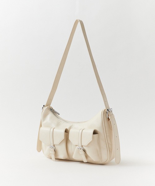 Chick(チック)の「アウトポケットフェイクレザーショルダーバッグ / OutPocket FakeLeather Shoulder Bag(ショルダーバッグ・レディース・ブラック/ブラウン/ホワイト/ワインレッド/キャメル・FREE)」の6枚目の写真