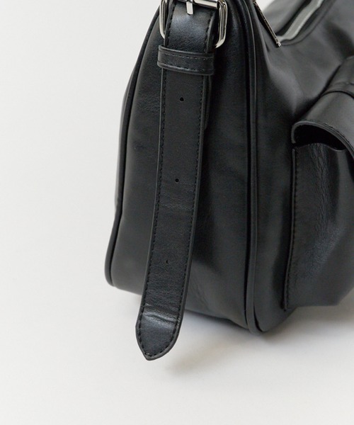 Chick(チック)の「アウトポケットフェイクレザーショルダーバッグ / OutPocket FakeLeather Shoulder Bag(ショルダーバッグ・レディース・ブラック/ブラウン/ホワイト/ワインレッド/キャメル・FREE)」の13枚目の写真