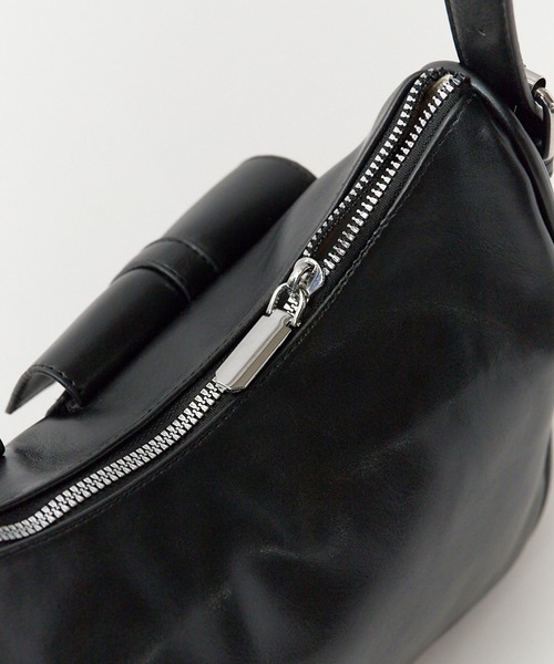 Chick(チック)の「アウトポケットフェイクレザーショルダーバッグ / OutPocket FakeLeather Shoulder Bag(ショルダーバッグ・レディース・ブラック/ブラウン/ホワイト/ワインレッド/キャメル・FREE)」の18枚目の写真