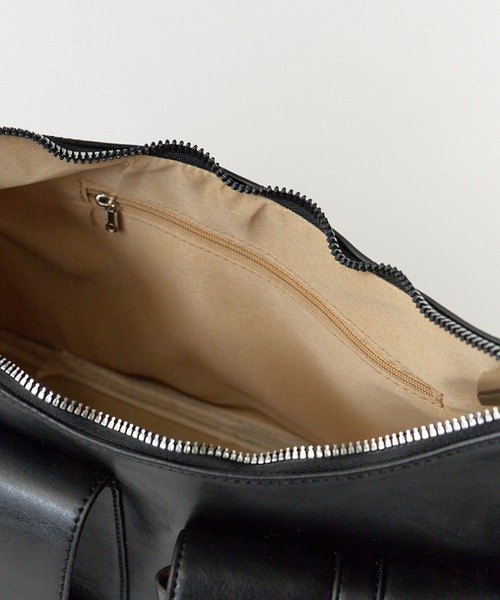 Chick(チック)の「アウトポケットフェイクレザーショルダーバッグ / OutPocket FakeLeather Shoulder Bag(ショルダーバッグ・レディース・ブラック/ブラウン/ホワイト/ワインレッド/キャメル・FREE)」の20枚目の写真