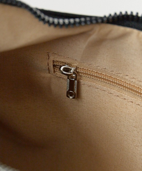 Chick(チック)の「アウトポケットフェイクレザーショルダーバッグ / OutPocket FakeLeather Shoulder Bag(ショルダーバッグ・レディース・ブラック/ブラウン/ホワイト/ワインレッド/キャメル・FREE)」の21枚目の写真