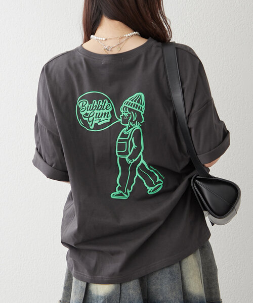 continuer de NICE CLAUP(コンティニューデナイスクラップ)の「バブルガム女の子BIGT(Tシャツ/カットソー・レディース・アイボリー/ブルー/オフホワイト/スミクロ・FREE)」の1枚目の写真