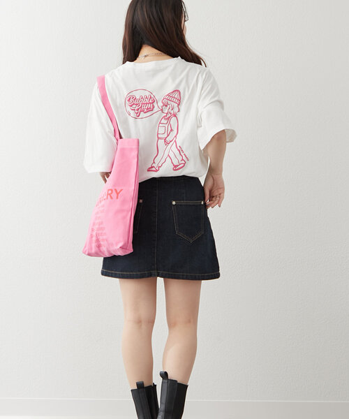 continuer de NICE CLAUP(コンティニューデナイスクラップ)の「バブルガム女の子BIGT(Tシャツ/カットソー・レディース・アイボリー/ブルー/オフホワイト/スミクロ・FREE)」の9枚目の写真