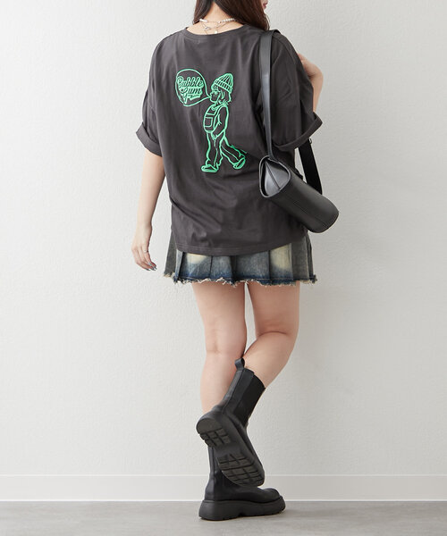 continuer de NICE CLAUP(コンティニューデナイスクラップ)の「バブルガム女の子BIGT(Tシャツ/カットソー・レディース・アイボリー/ブルー/オフホワイト/スミクロ・FREE)」の21枚目の写真