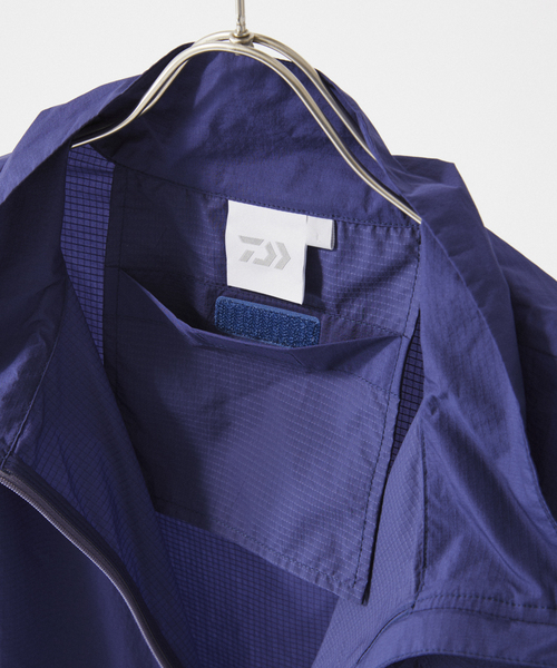 DAIWA（ダイワ）の「DAIWA / ダイワ 別注 PERTEX(R) ライトウェイトベスト（その他アウター・メンズ・ブラック/ネイビー・MEDIUM/LARGE）」の4枚目の写真