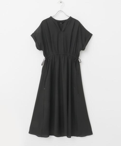 【未使用に近い】ROSSO ウォッシャブルセミシアーキーネックワンピース セール】ウォッシャブルセミシアーキーネックワンピース
