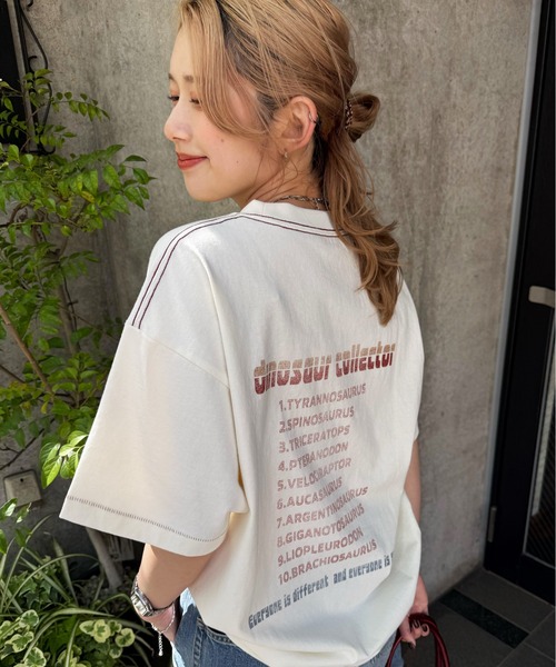 DOUBLE NAME（ダブルネーム）の「Dino.Figure Collector BIG TEE（Tシャツ/カットソー・レディース・レッド/オフホワイト/ブラック系その他・FREE）」の2枚目の写真