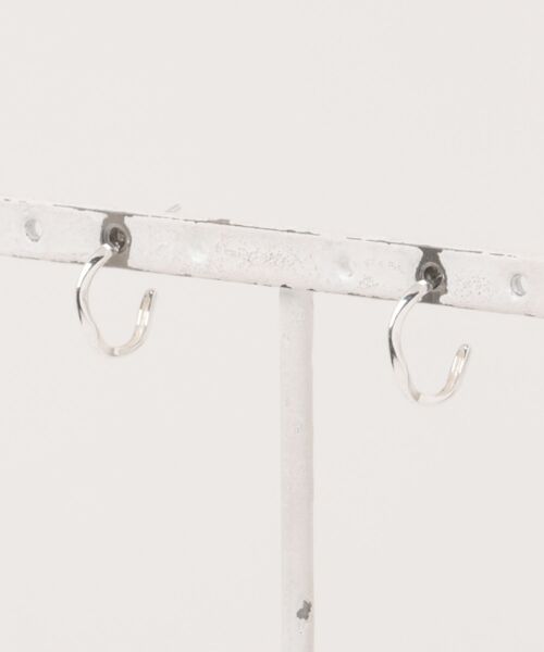 and it_(アンドイット)の「925SILVER デザインリングピアス(ピアス(両耳用)・レディース・シルバー/ゴールド・FREE)」の1枚目の写真