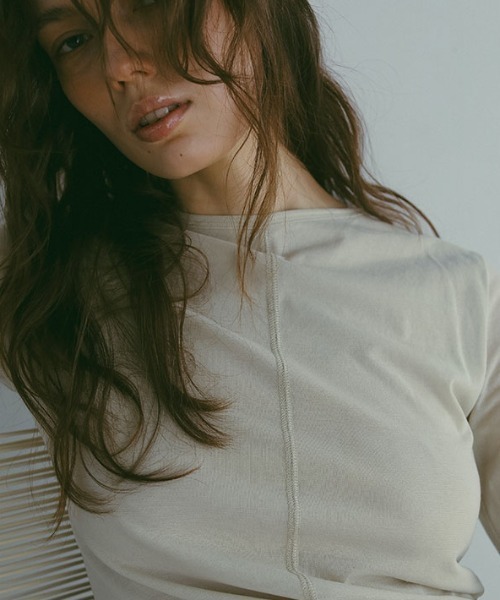 ETRE TOKYO（エトレトウキョウ）の「サイドギャザーレイヤードTee（Tシャツ/カットソー・レディース・チャコール/ベージュ・FREE）」の4枚目の写真