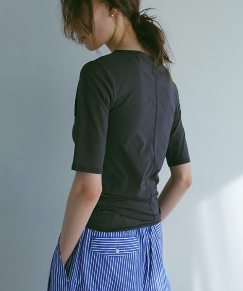 ETRE TOKYO（エトレトウキョウ）の「サイドギャザーレイヤードTee（Tシャツ/カットソー・レディース・チャコール/ベージュ・FREE）」の10枚目の写真