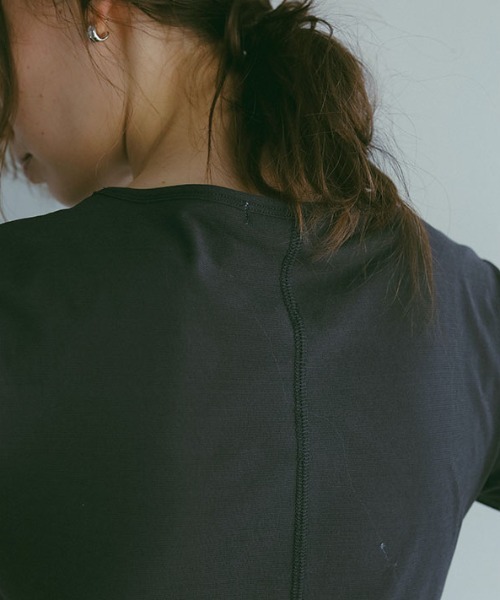 ETRE TOKYO（エトレトウキョウ）の「サイドギャザーレイヤードTee（Tシャツ/カットソー・レディース・チャコール/ベージュ・FREE）」の11枚目の写真