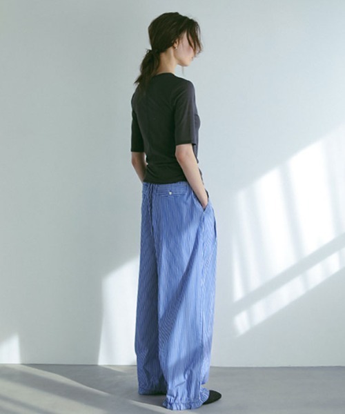 ETRE TOKYO（エトレトウキョウ）の「サイドギャザーレイヤードTee（Tシャツ/カットソー・レディース・チャコール/ベージュ・FREE）」の12枚目の写真