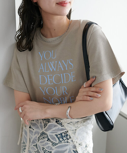 DISCOAT(ディスコート)の「【WEB限定】ALWAYSコンパクトTシャツ(Tシャツ/カットソー・レディース・ネイビー/ホワイト/グレイッシュベージュ/アイボリー/カーキ/グレー/ブラック・MEDIUM)」の5枚目の写真