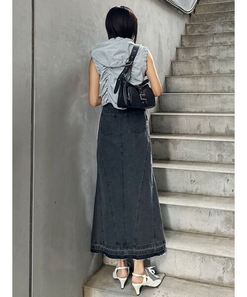 MURUA（ムルーア）の「パターンデザインデニムロングスカート（デニムスカート・レディース・ブラック/ブルー・1/2）」の5枚目の写真