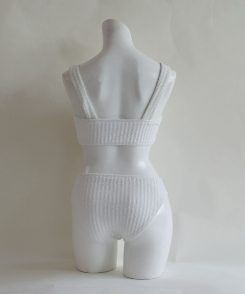 LAVIA（ラヴィア）の「ワンカラーセパレーツビキニ（水着・レディース・ホワイト/ネイビー・L/M）」の10枚目の写真