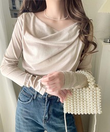 大人のとろみ×透け感。女性らしさが香り立つ。スラブシアードレープトップス(長袖)