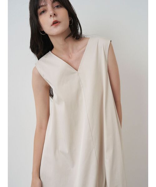 ELENDEEK（エレンディーク）の「テントシルエットワンピース（ワンピース・レディース・イエロー/ネイビー/アイボリー・01/02）」の7枚目の写真