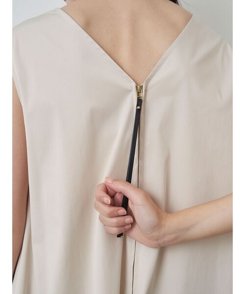 ELENDEEK（エレンディーク）の「テントシルエットワンピース（ワンピース・レディース・イエロー/ネイビー/アイボリー・01/02）」の8枚目の写真