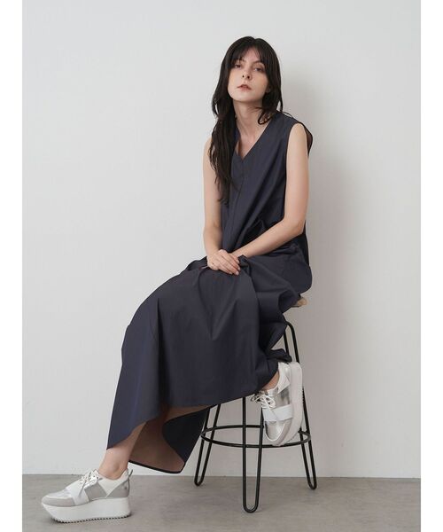 ELENDEEK（エレンディーク）の「テントシルエットワンピース（ワンピース・レディース・イエロー/ネイビー/アイボリー・01/02）」の10枚目の写真